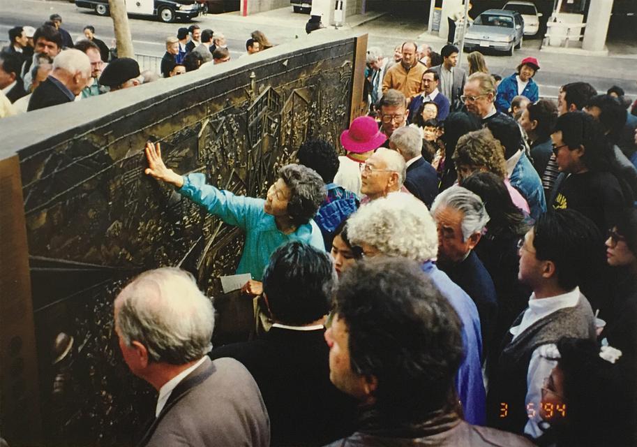 More than two hundred people gathered for the unveiling and dedication of Ruth Asawa’s Japanese American Internment Memorial, San José, California, March 5, 1994. Ruth Asawa Papers, M1585: Box X, Folder Y. Courtesy of the Department of Special Collections, Stanford Libraries.